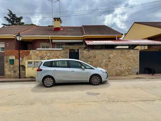Casa en Virgen de la asuncin 25. Chalet pareado en pelayos de la presa