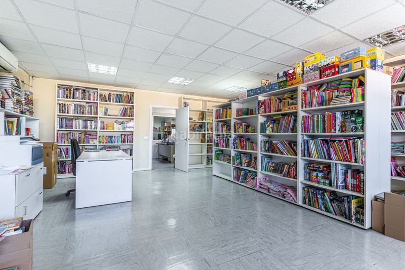 Foto 1c0e258c-63fe-4539-827d-79fd851b5ddc. Edifici a campezo 13 a Rejas Madrid