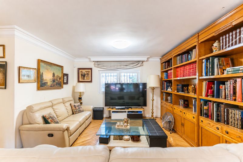 Foto 71ad84a8-5d36-441f-83d1-0db09aa18e73. Semi detached house with heating in Palomas Madrid