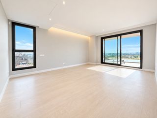 Piso en maria mercedes de borbón 238