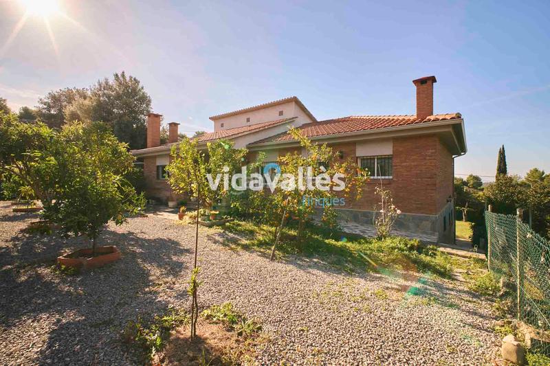 Foto 50c91894-5bd3-45fc-9ba5-a3ca31740c3a. Xalet amb xemeneia calefacció aparcament a Cànoves i Samalús