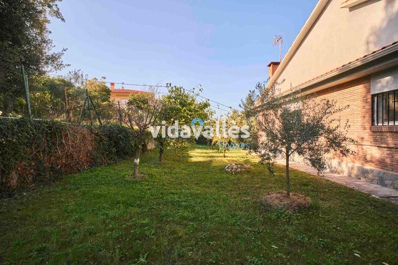 Foto a090c660-f092-4664-aefa-abbee234de2d. Xalet amb xemeneia calefacció aparcament a Cànoves i Samalús