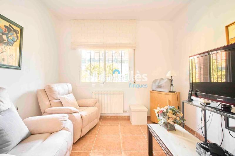 Foto d7213e23-49a0-47a1-bc8e-02c566e2674a. Xalet amb xemeneia calefacció aparcament a Cànoves i Samalús