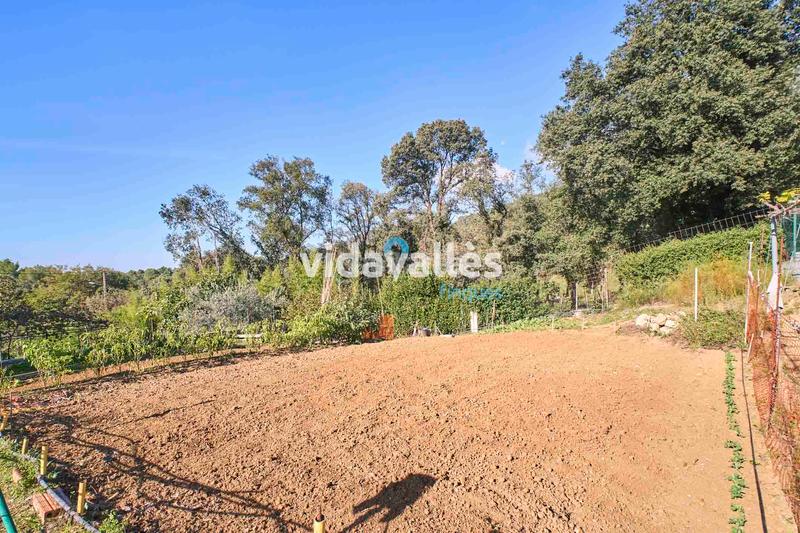 Foto f08f87a2-f7a5-4f1b-9fa1-3881f0706e83. Xalet amb xemeneia calefacció aparcament a Cànoves i Samalús