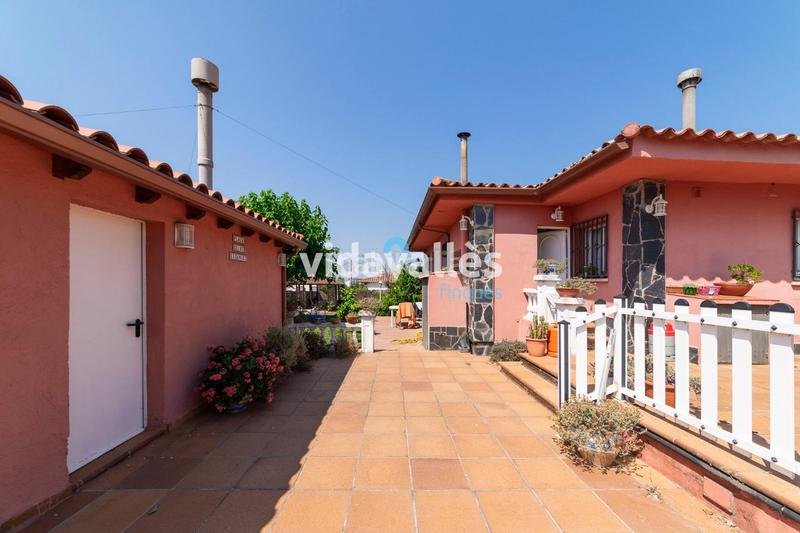 Foto e675a08c-592e-40e8-b841-59bd386a450f. Casa amb aparcament a Cànoves i Samalús