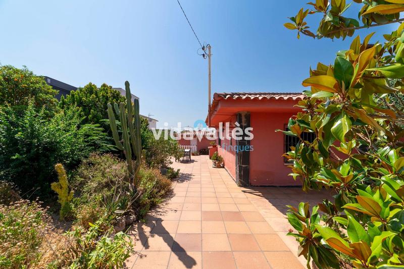 Foto fc36d23f-4189-4ef0-8a04-965478023e1b. Casa amb aparcament a Cànoves i Samalús