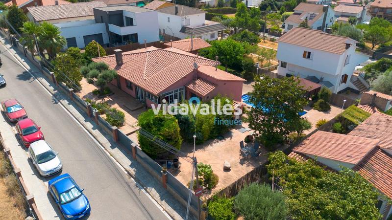 Foto 560a13f1-54c7-4c69-9e01-ce2b22a57118. Haus mit parking in Cànoves i Samalús