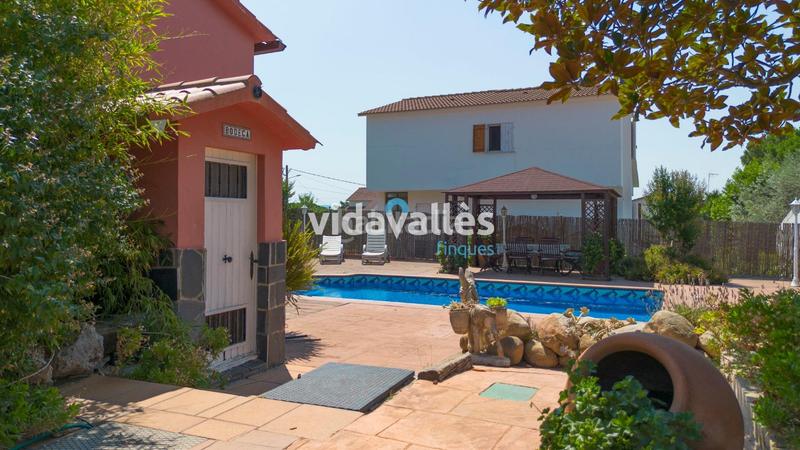 Foto f9c2e78e-8b74-475c-a0b2-e44da2c008a5. Haus mit parking in Cànoves i Samalús