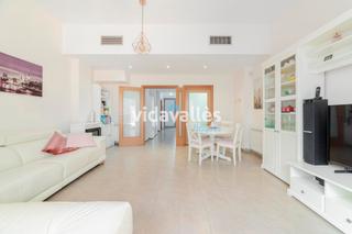 Casa adossada a Carrer de roger de flor 5. Casa adosada en el centro