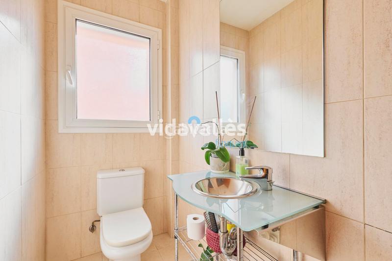 Foto 80a04320-400f-46ac-b115-f66fe7bceb42. Maison jumelée dans rambla ernest lluch 63 dans Cardedeu