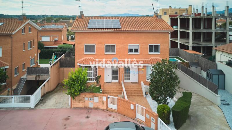 Foto ab0f9a89-e4d1-4af2-a25d-8688790b878c. Maison jumelée dans rambla ernest lluch 63 dans Cardedeu