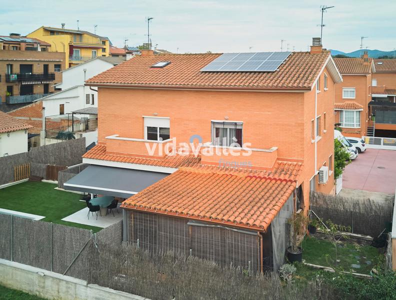 Foto e40c0e96-c978-4a29-bba5-c9ccbce1aedc. Maison jumelée dans rambla ernest lluch 63 dans Cardedeu