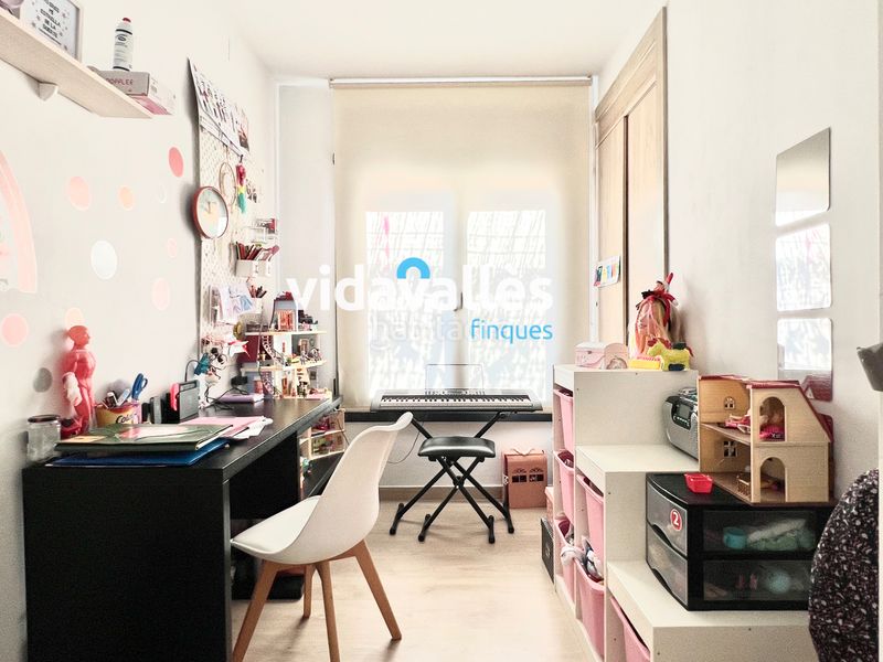 Foto 07a4c4c6-836b-4c88-8546-d0bc9b7df173. Casa amb calefacció aparcament a Llinars del Vallès