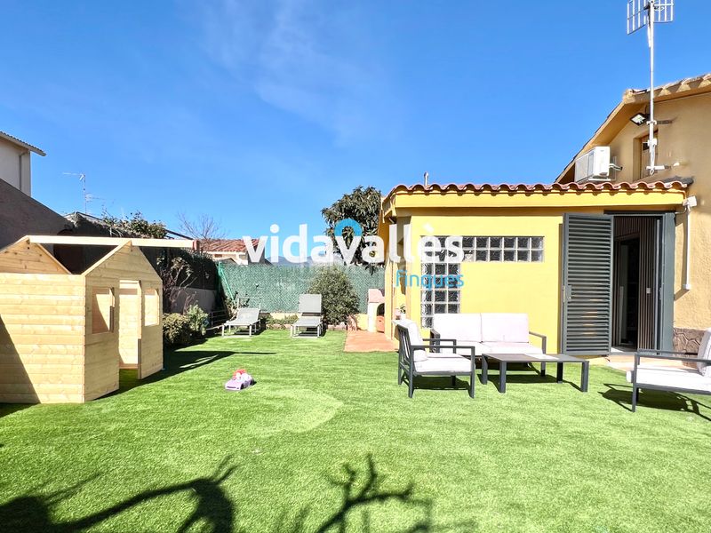 Foto 69f7e623-6b87-49ac-b622-04bd5b4e390e. Casa amb calefacció aparcament a Llinars del Vallès