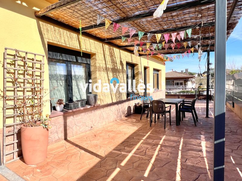 Foto 759463b9-3a52-432b-9314-88448ef47458. Casa amb calefacció aparcament a Llinars del Vallès