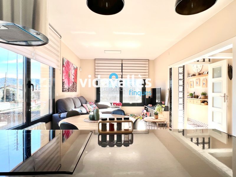 Foto b57a15b9-dd88-48a3-ba59-adea04d70358. Casa amb calefacció aparcament a Llinars del Vallès