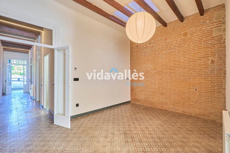 Foto 2f45a40f-8ae4-44cd-b750-40ab93cb027a. Casa amb calefacció a Llinars del Vallès