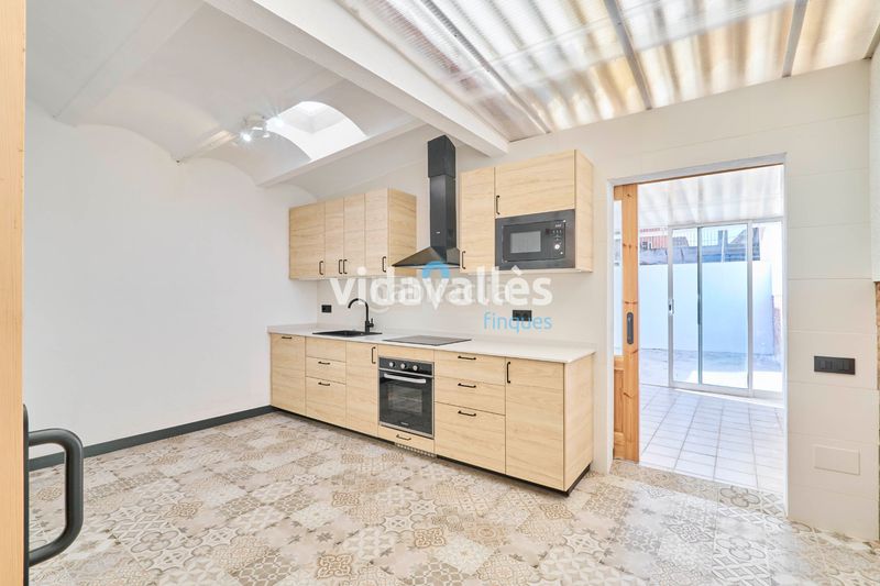 Foto 0c0b96cd-66c3-441d-8137-9f320002f0ff. Casa amb calefacció a Llinars del Vallès