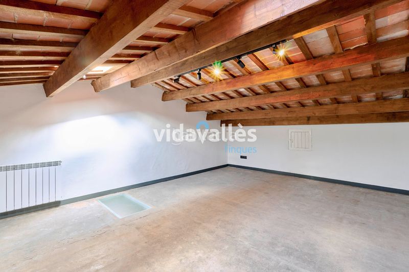 Foto 30daabe2-56ca-4205-9118-535956e870a2. Casa amb calefacció a Llinars del Vallès