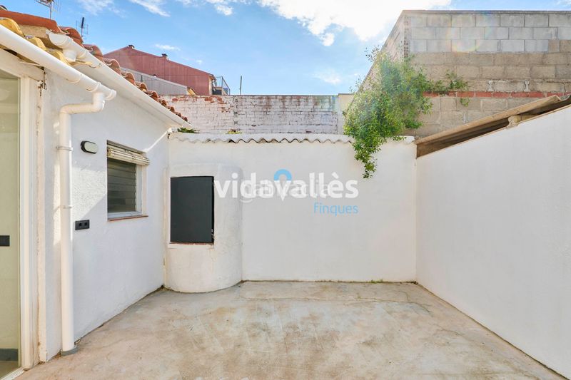 Foto 9feb4215-284d-44d3-868e-c69154139b43. Casa amb calefacció a Llinars del Vallès