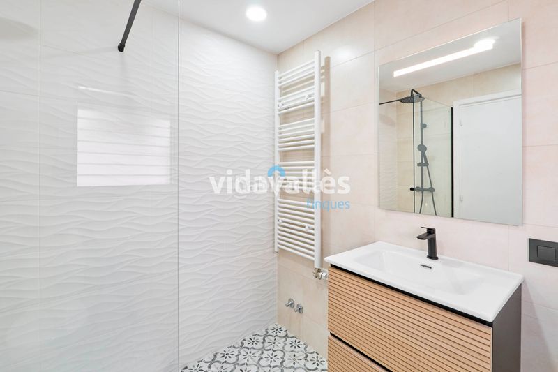 Foto b0b11649-436d-402f-a31e-1da923bf068e. Casa amb calefacció a Llinars del Vallès