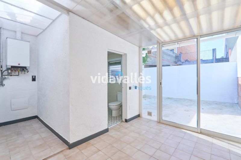 Foto e551ac0c-3c3d-48f3-980e-de00bf7a236b. Casa amb calefacció a Llinars del Vallès