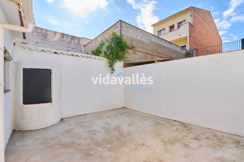 Foto ee883e0f-f3fa-4212-86d0-17dcc27bef22. Casa amb calefacció a Llinars del Vallès