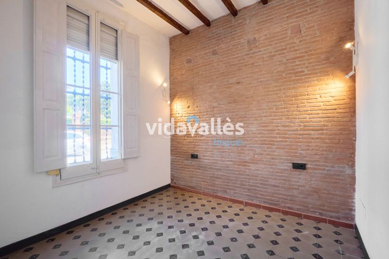 Foto f2f1b77c-7619-4305-8f16-90e2f19d38d4. Casa amb calefacció a Llinars del Vallès