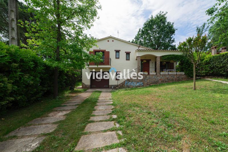 Foto 0a4425e1-ade4-4fd0-8a45-897cef906406. Casa  a la venta en Caldes de Malavella