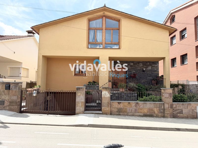 Foto 48177beb-4830-4d9e-a0d9-52e949c11f63. Casa amb xemeneia calefacció aparcament a Cardedeu