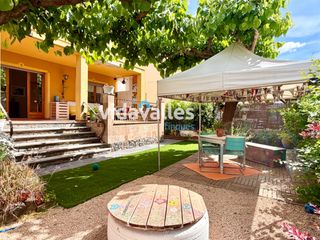 Casa  Carrer llinars. Casa a la venta en cardedeu