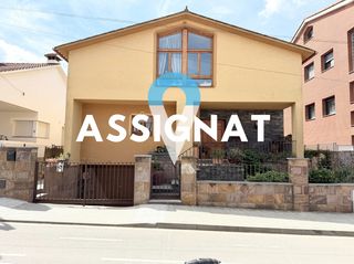Maison  Carrer llinars. Casa a la venta en cardedeu