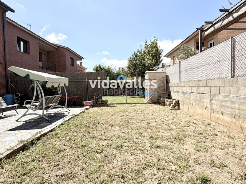 Foto 0becc0fb-9efa-49f7-9213-1c4e5b5e1f65. Casa amb calefacció aparcament a Llinars del Vallès