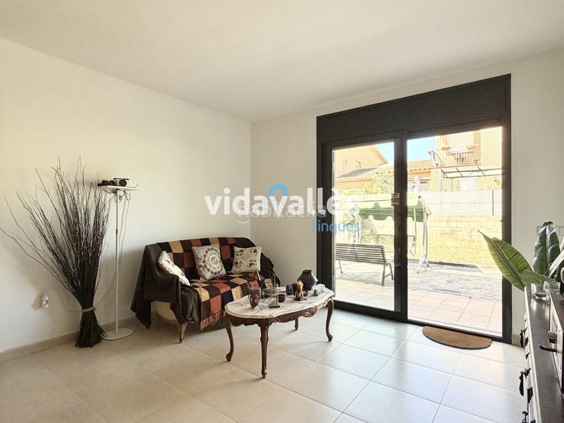 Foto 0dfb143d-4525-4ef7-8b06-2bbcfffa8182. Casa amb calefacció aparcament a Llinars del Vallès