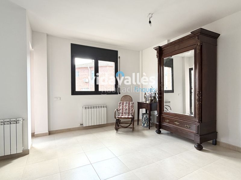 Foto 13a81ce3-67ff-4ea3-bae2-76b7f7b520ca. Casa amb calefacció aparcament a Llinars del Vallès