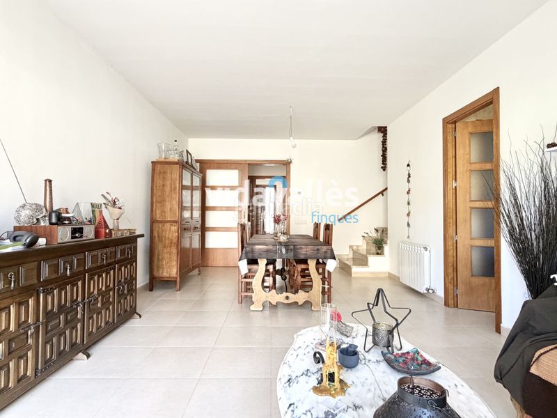 Foto 164cfdae-8291-42d7-a3bc-914351eb1f4d. Casa amb calefacció aparcament a Llinars del Vallès