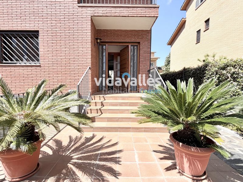 Foto 50c9fd8a-c7e7-47ae-b7dc-875d92f871f8. Casa amb calefacció aparcament a Llinars del Vallès