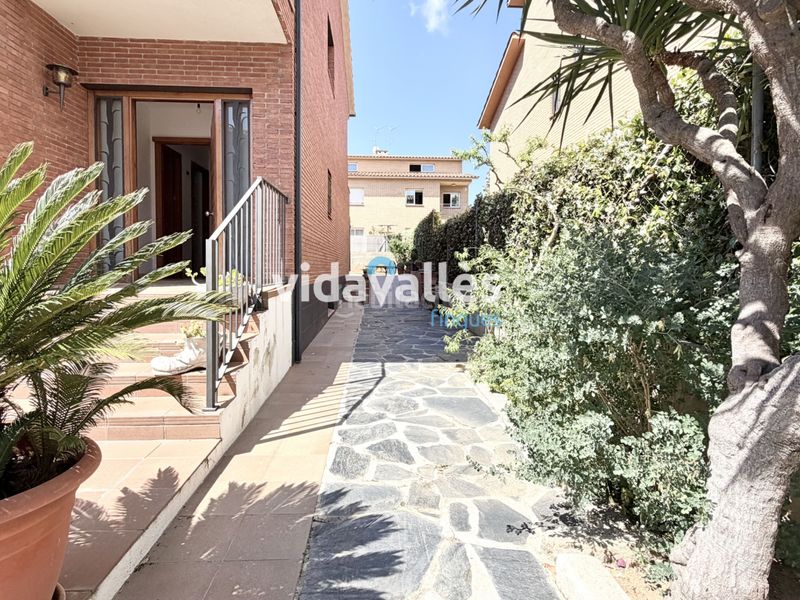 Foto 7d0eb998-1474-4273-a5cc-39c616628d35. Casa amb calefacció aparcament a Llinars del Vallès
