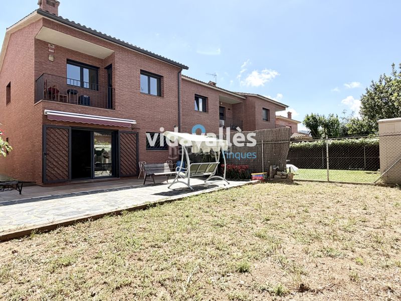 Foto 948b9199-cbb4-4dd6-b259-ed6641e712cf. Casa amb calefacció aparcament a Llinars del Vallès