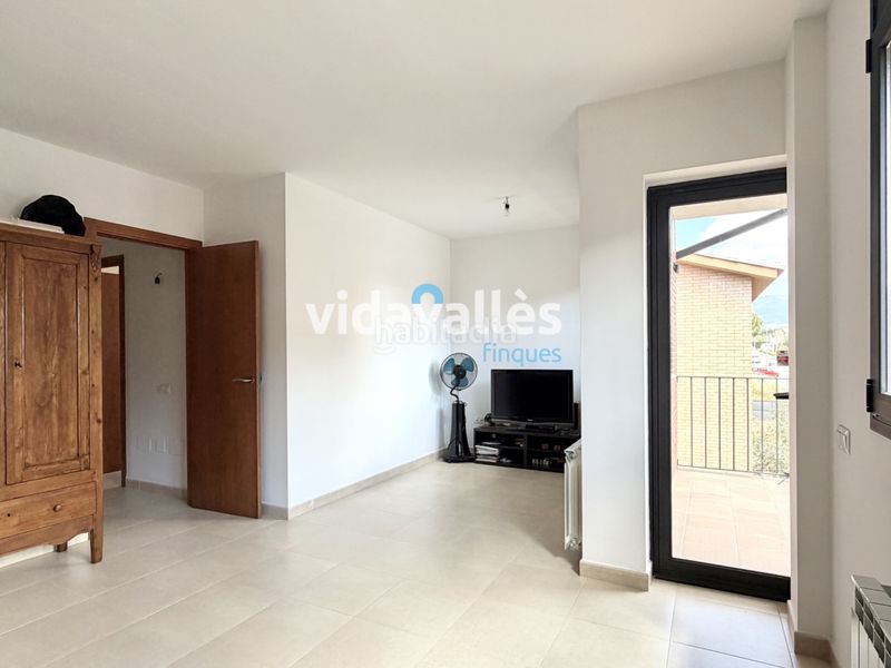 Foto a1c2d216-2767-4ecd-93b0-0a27ad785d6f. Casa amb calefacció aparcament a Llinars del Vallès
