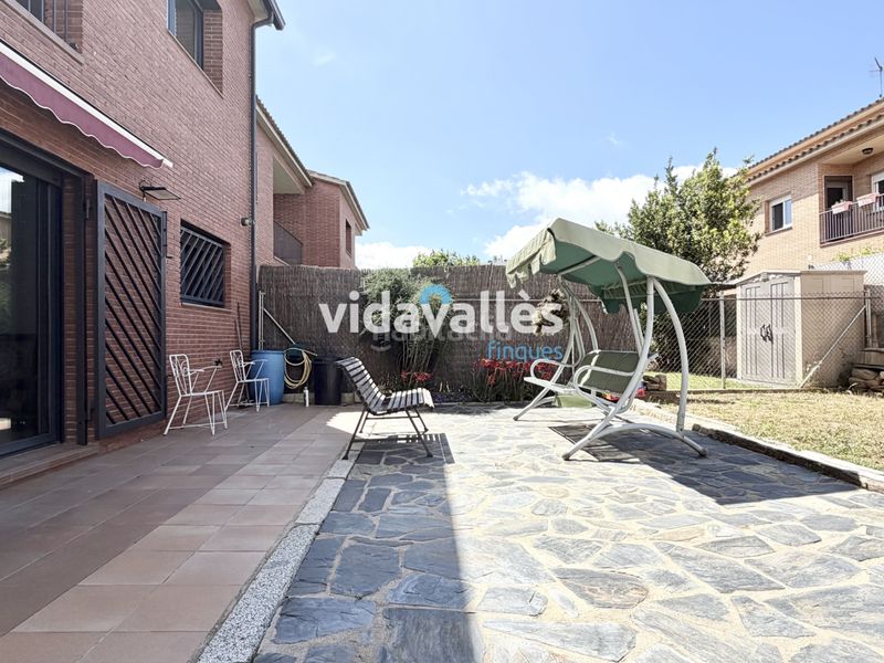 Foto a8d43ab1-f2a5-4da6-a7f2-83637ec7e2f5. Casa amb calefacció aparcament a Llinars del Vallès