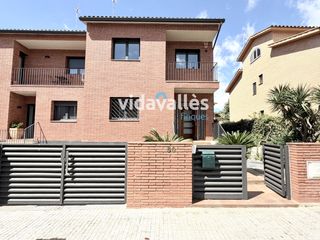 Casa  Carrer salvador espriu. Casa a la venta en llinars del vallès