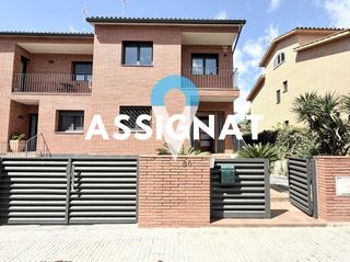 Casa  Carrer salvador espriu. Casa a la venta en llinars del vallès
