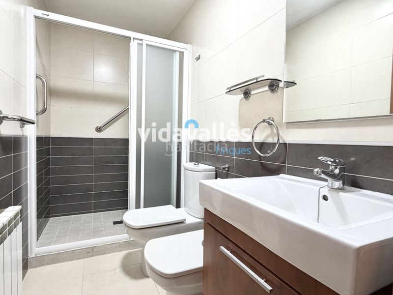 Foto e554ceea-32ac-4b9a-8da2-de29c600f747. Casa amb calefacció aparcament a Llinars del Vallès