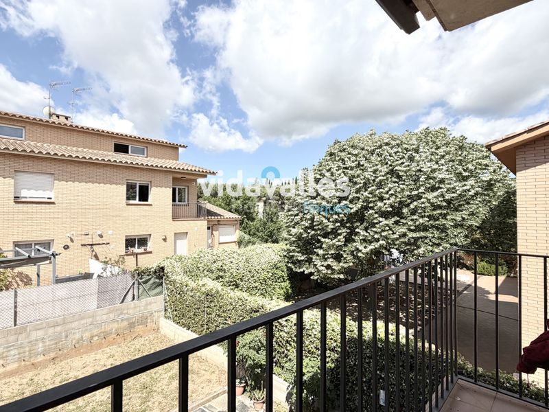 Foto f27c6397-76cd-43a5-a825-5cea330b03e2. Casa amb calefacció aparcament a Llinars del Vallès