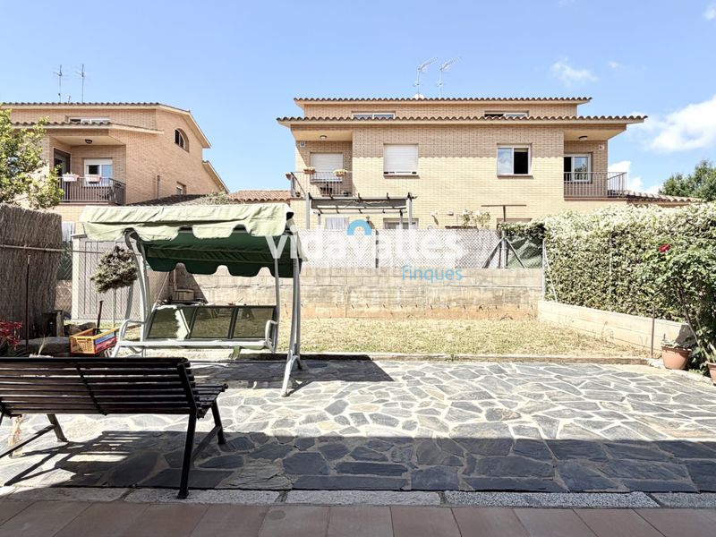 Foto fa60b0d9-4a05-4460-9177-a9ce76b8e4b2. Casa amb calefacció aparcament a Llinars del Vallès