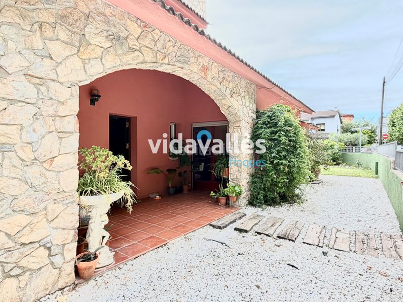 Foto 8d873913-3178-4ee7-adad-7f2857bf75e0. Casa amb xemeneia calefacció aparcament a Santa Maria de Palautordera