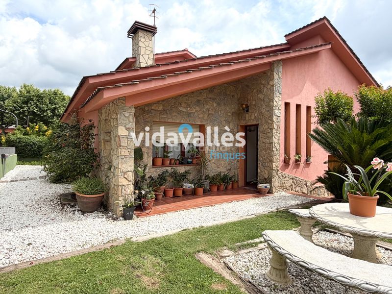 Foto bced6f1d-d7d0-45d6-bc4e-55d275d7f2b8. Casa amb xemeneia calefacció aparcament a Santa Maria de Palautordera