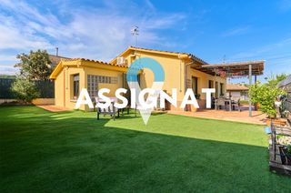 Casa  Carrer magnòlies. Casa a la venta en llinars del vallès