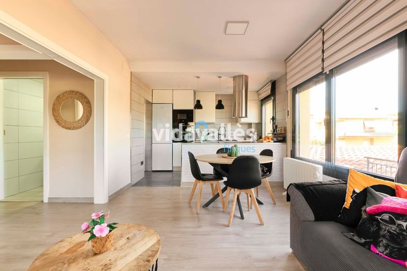 Foto b81ed621-7602-409f-ba60-18a46e10246d. Casa amb calefacció aparcament a Llinars del Vallès